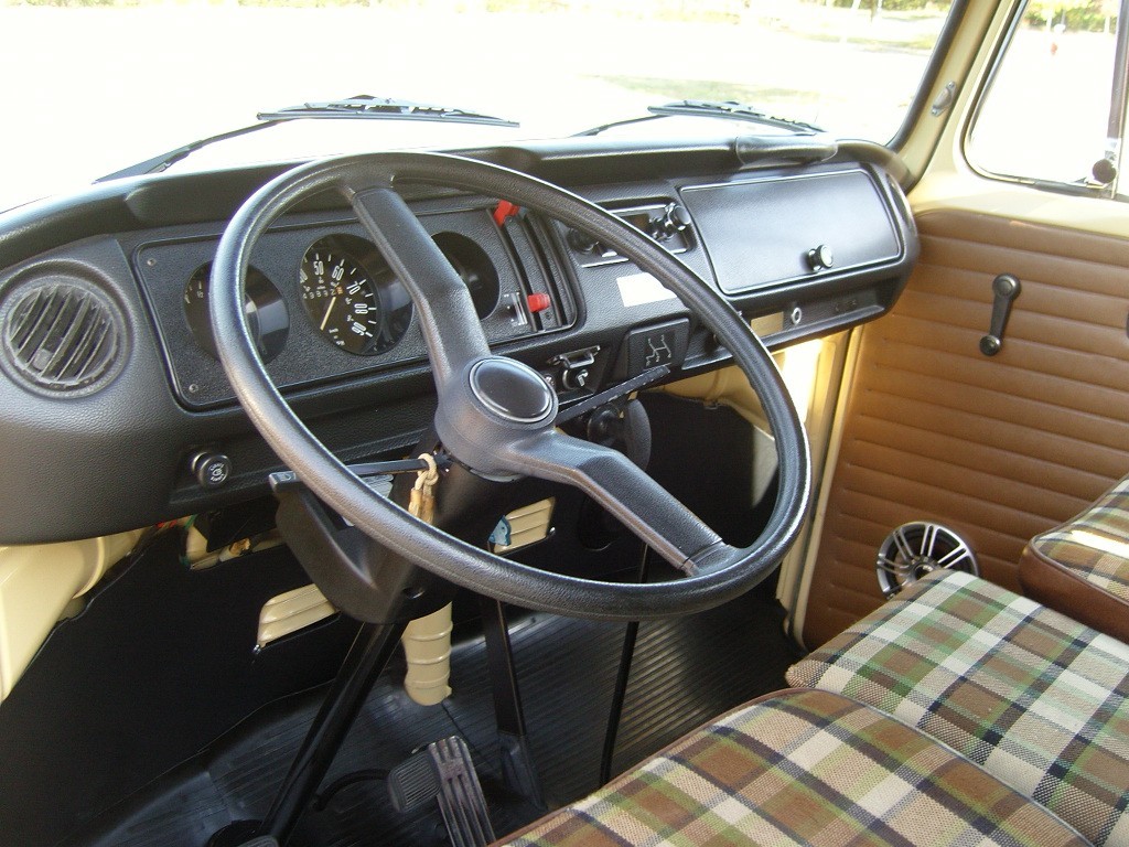 Volkswagen-BusVanagon-1978-20