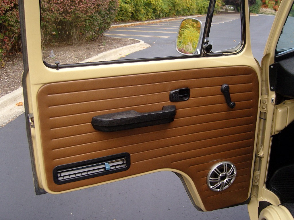 Volkswagen-BusVanagon-1978-35