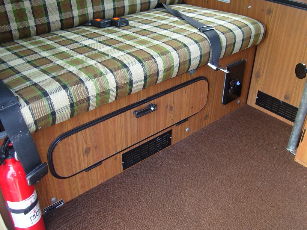 Volkswagen-BusVanagon-1978-37