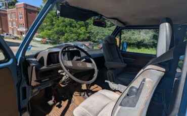 Volkswagen-BusVanagon-1981-Minivan-14