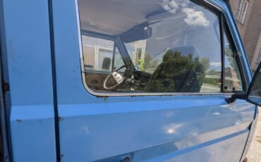 Volkswagen-BusVanagon-1981-Minivan-2