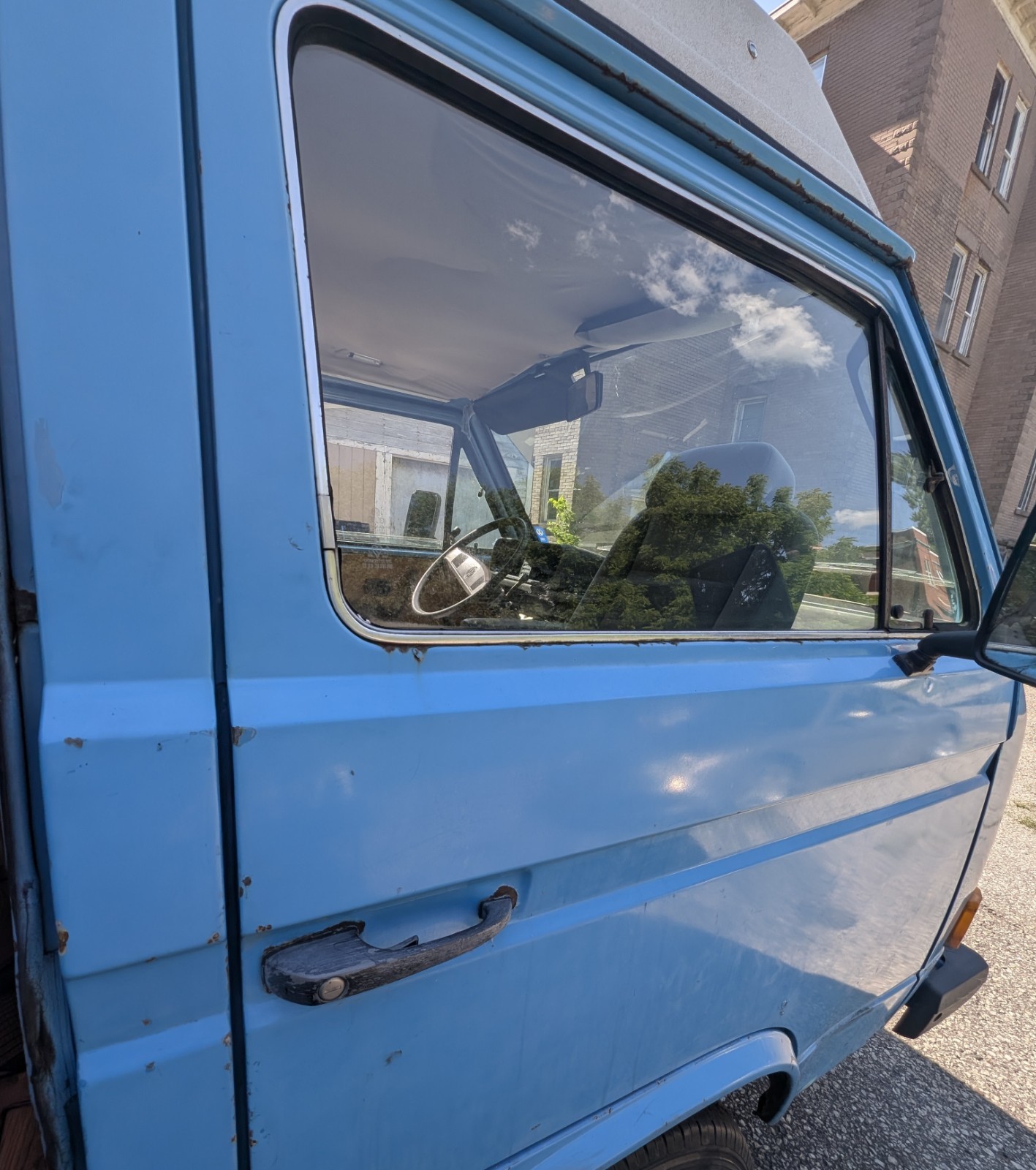 Volkswagen-BusVanagon-1981-Minivan-2