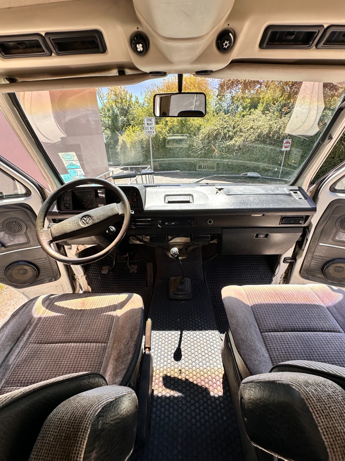 Volkswagen-BusVanagon-1986-10