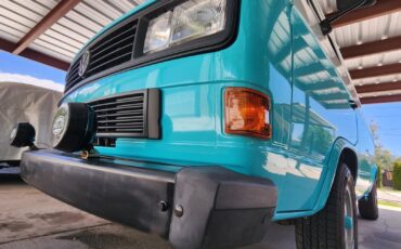 Volkswagen-BusVanagon-1989-Minivan-1