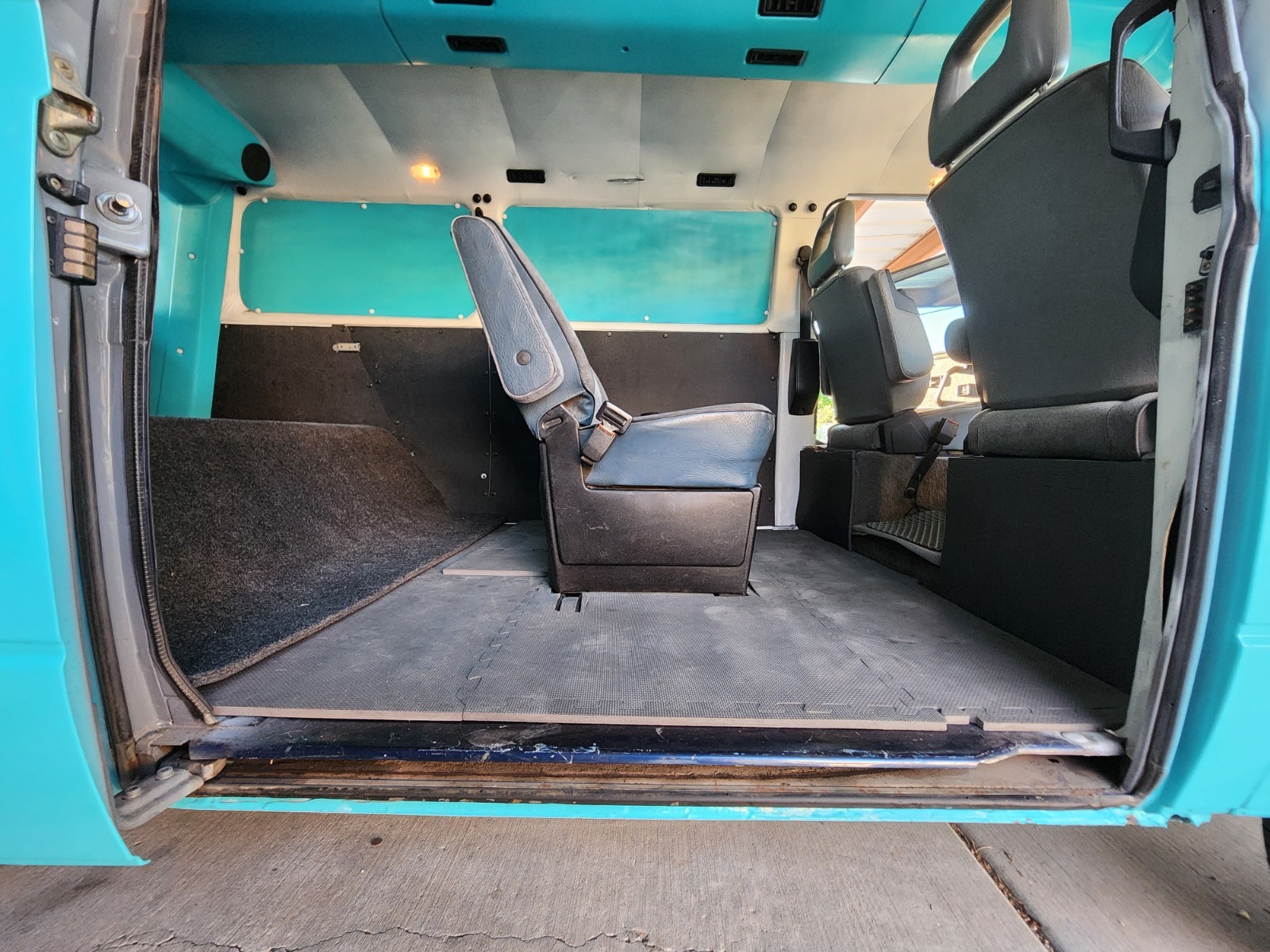 Volkswagen-BusVanagon-1989-Minivan-27