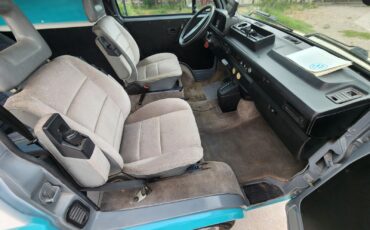 Volkswagen-BusVanagon-1989-Minivan-29