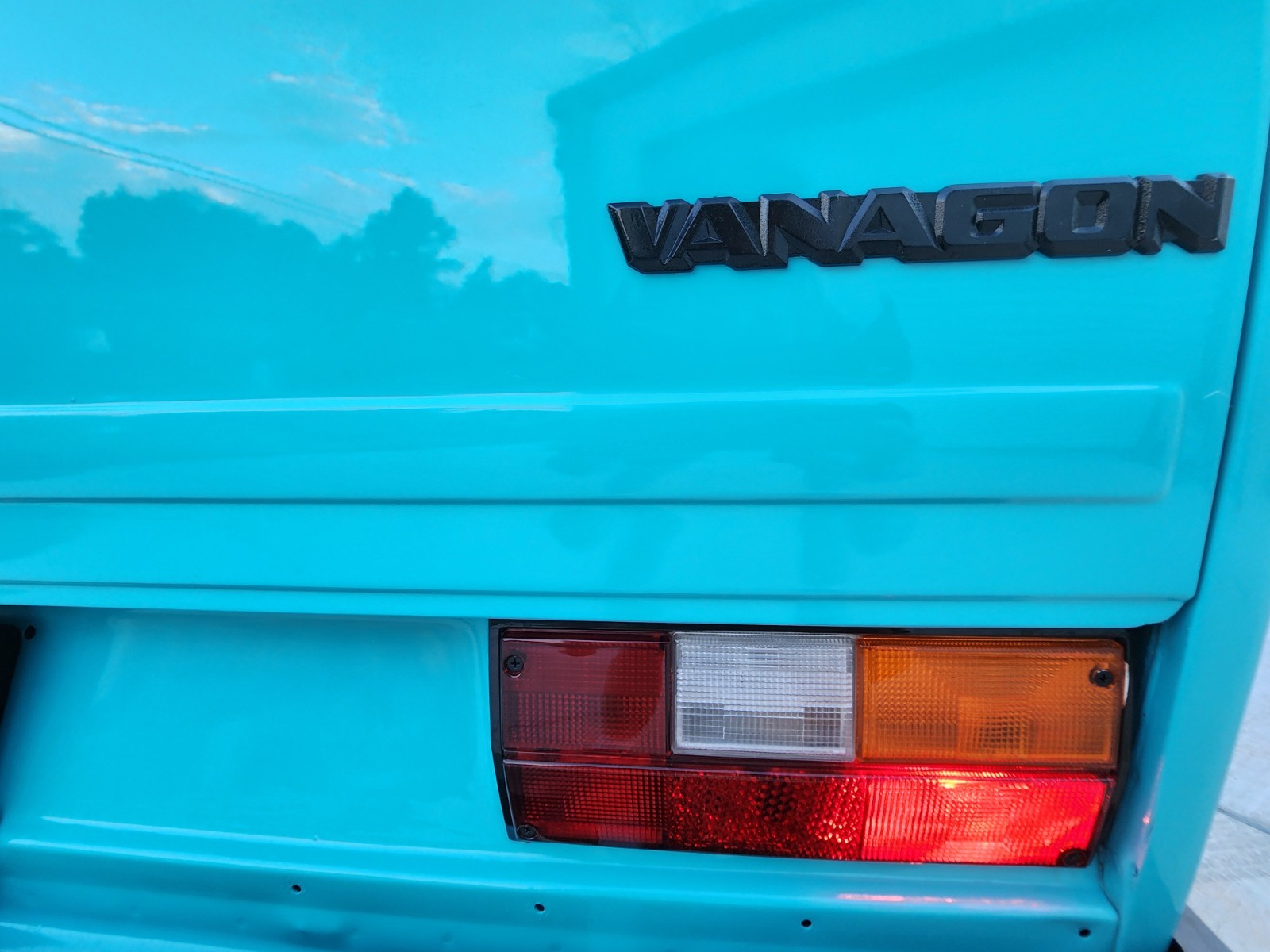 Volkswagen-BusVanagon-1989-Minivan-7