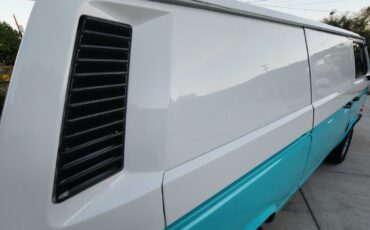 Volkswagen-BusVanagon-1989-Minivan-9