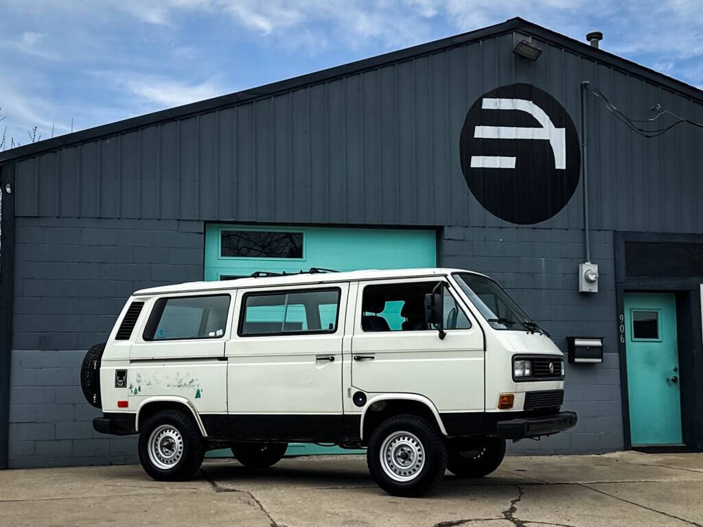 Volkswagen-BusVanagon-1990-Minivan-1