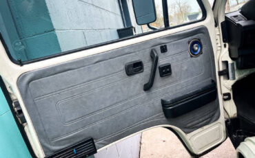 Volkswagen-BusVanagon-1990-Minivan-11