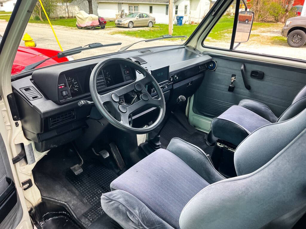 Volkswagen-BusVanagon-1990-Minivan-12