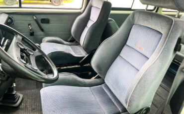 Volkswagen-BusVanagon-1990-Minivan-13