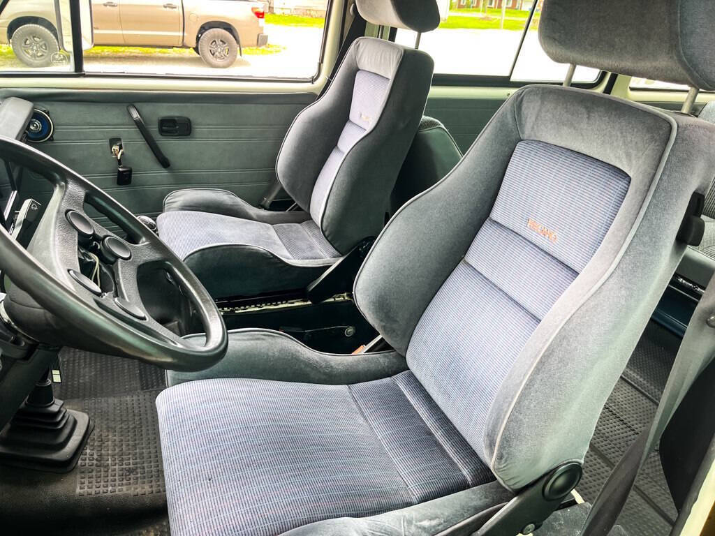Volkswagen-BusVanagon-1990-Minivan-13