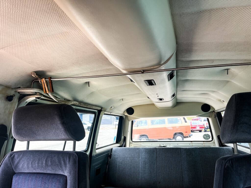 Volkswagen-BusVanagon-1990-Minivan-14