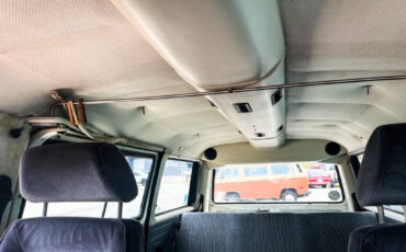 Volkswagen-BusVanagon-1990-Minivan-14