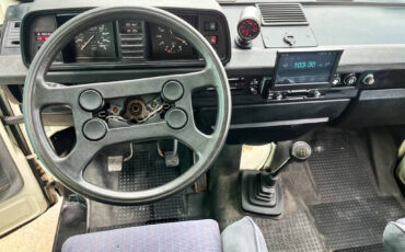 Volkswagen-BusVanagon-1990-Minivan-15