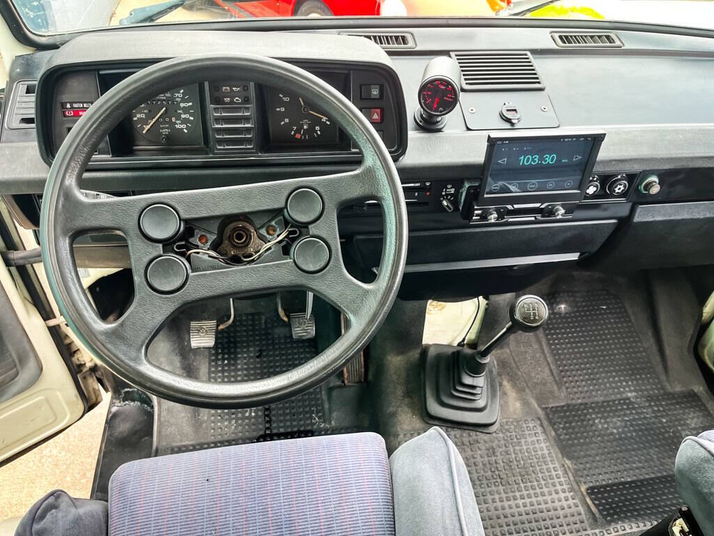 Volkswagen-BusVanagon-1990-Minivan-15