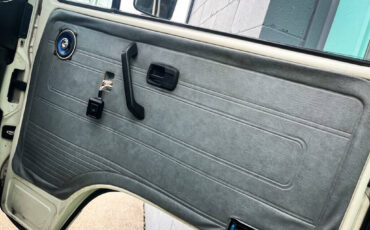 Volkswagen-BusVanagon-1990-Minivan-16