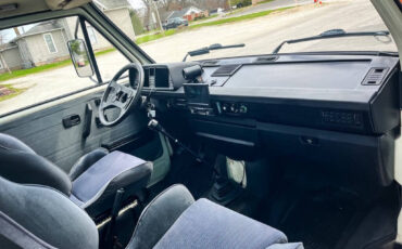 Volkswagen-BusVanagon-1990-Minivan-17