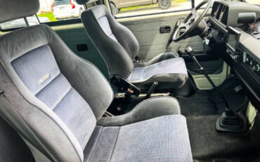 Volkswagen-BusVanagon-1990-Minivan-18