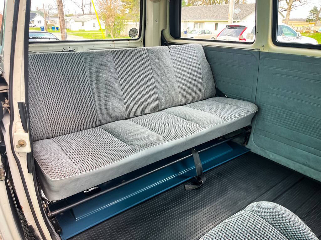 Volkswagen-BusVanagon-1990-Minivan-19