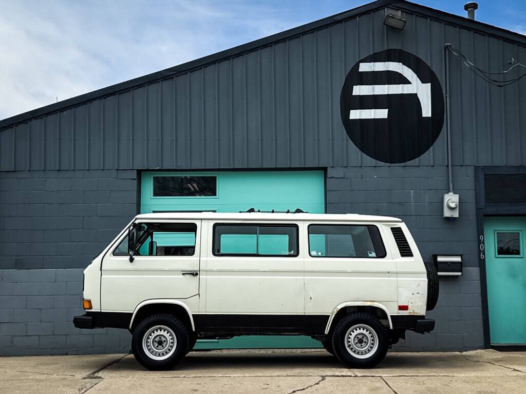 Volkswagen-BusVanagon-1990-Minivan-2