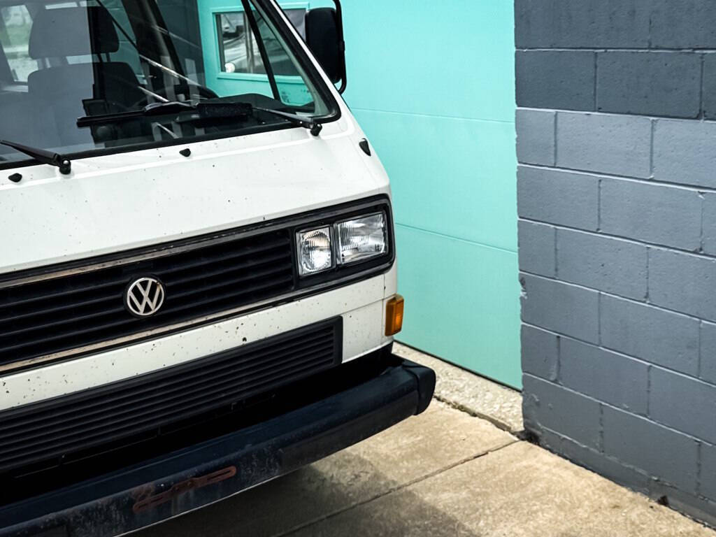 Volkswagen-BusVanagon-1990-Minivan-9