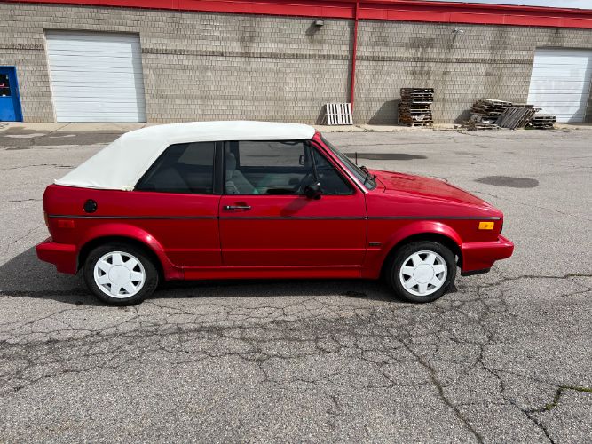 Volkswagen-Cabriolet-1989-32