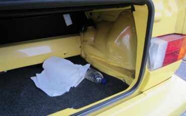 Volkswagen-Cabriolet-1991-Yellow-White-8