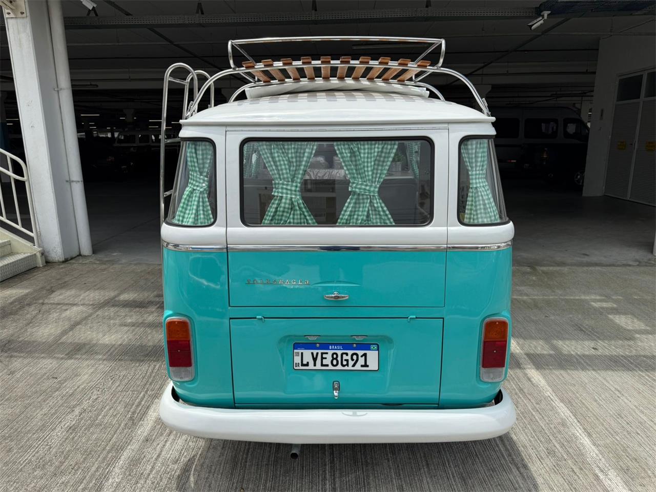 Volkswagen-Camper-1993-GreenWhite-Brown-1