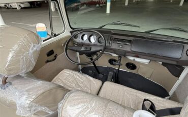 Volkswagen-Camper-1993-GreenWhite-Brown-13