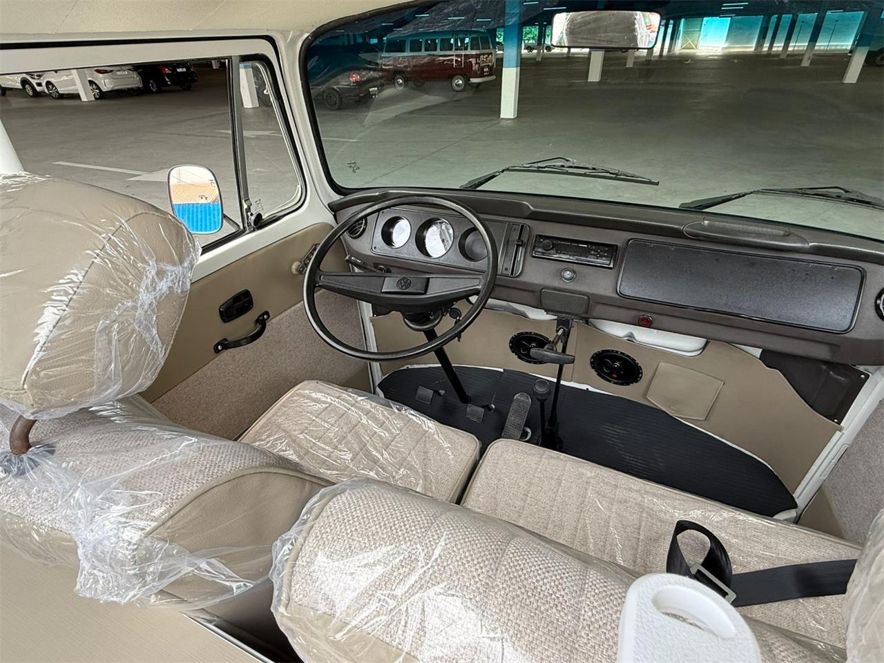 Volkswagen-Camper-1993-GreenWhite-Brown-13