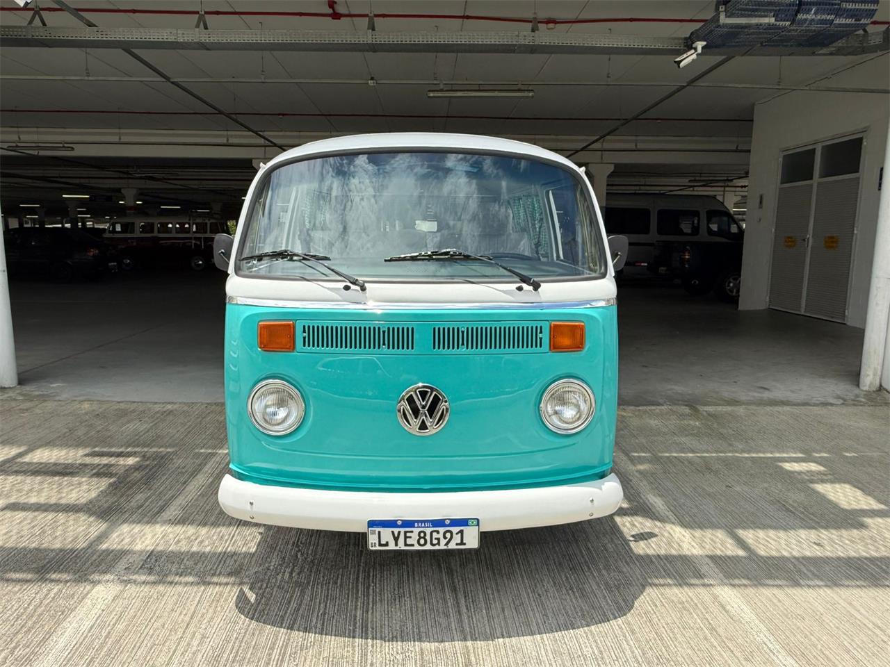 Volkswagen-Camper-1993-GreenWhite-Brown-14