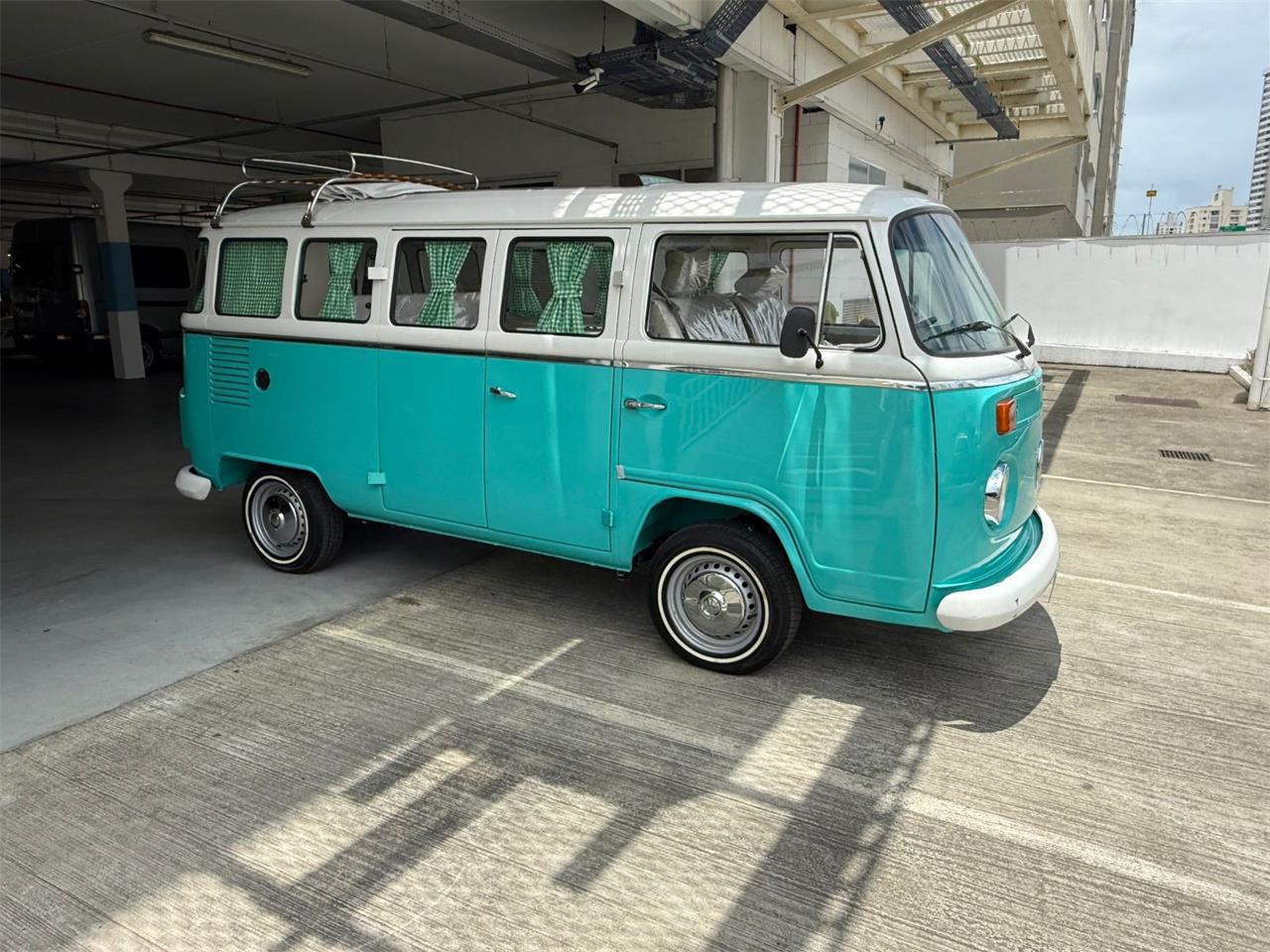 Volkswagen-Camper-1993-GreenWhite-Brown-18