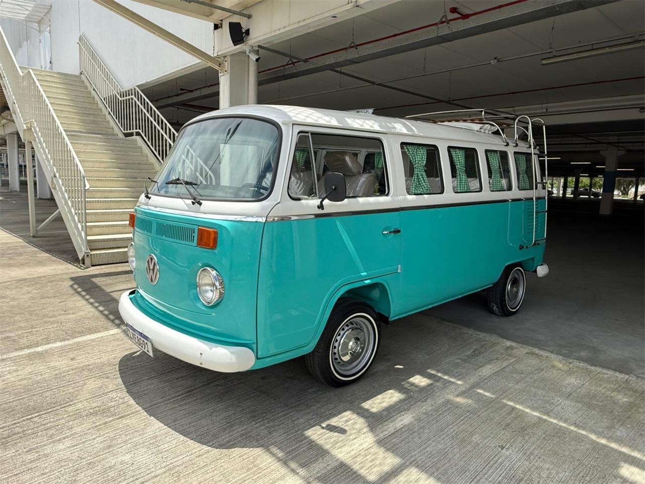Volkswagen-Camper-1993-GreenWhite-Brown-19