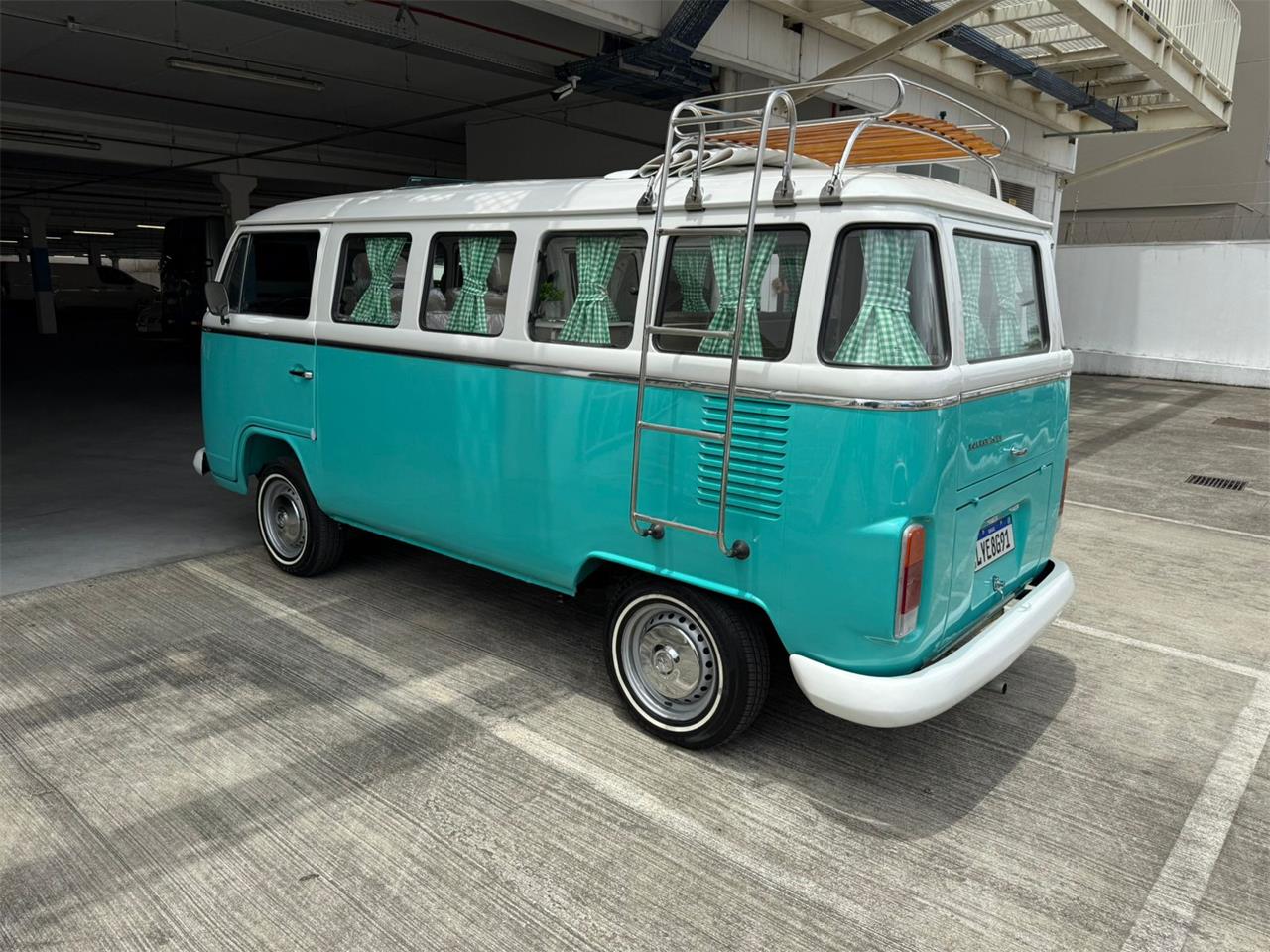 Volkswagen-Camper-1993-GreenWhite-Brown-2