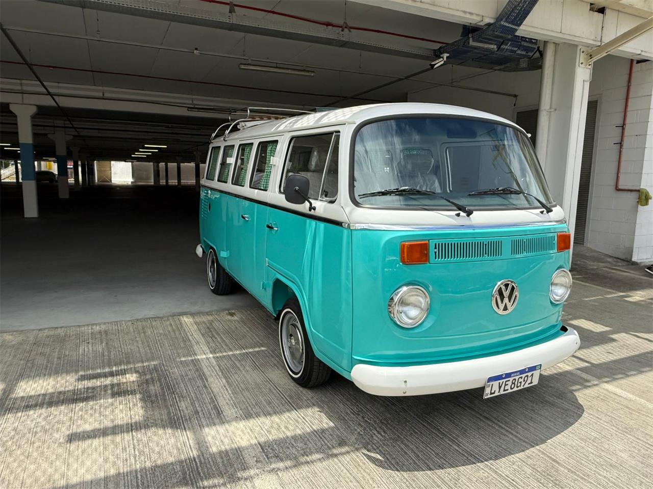 Volkswagen-Camper-1993-GreenWhite-Brown-22