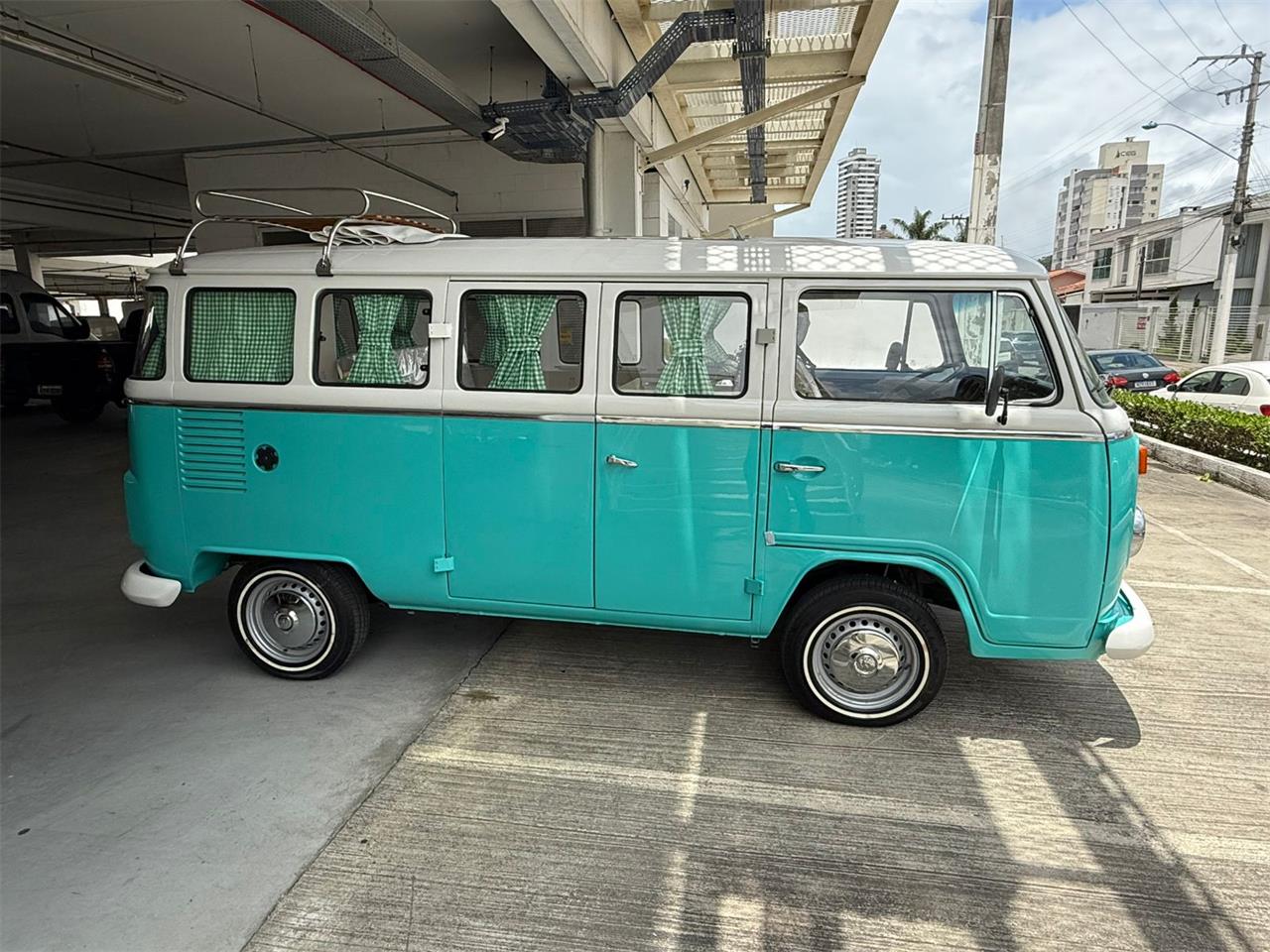 Volkswagen-Camper-1993-GreenWhite-Brown-3