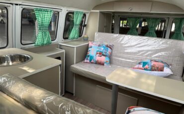 Volkswagen-Camper-1993-GreenWhite-Brown