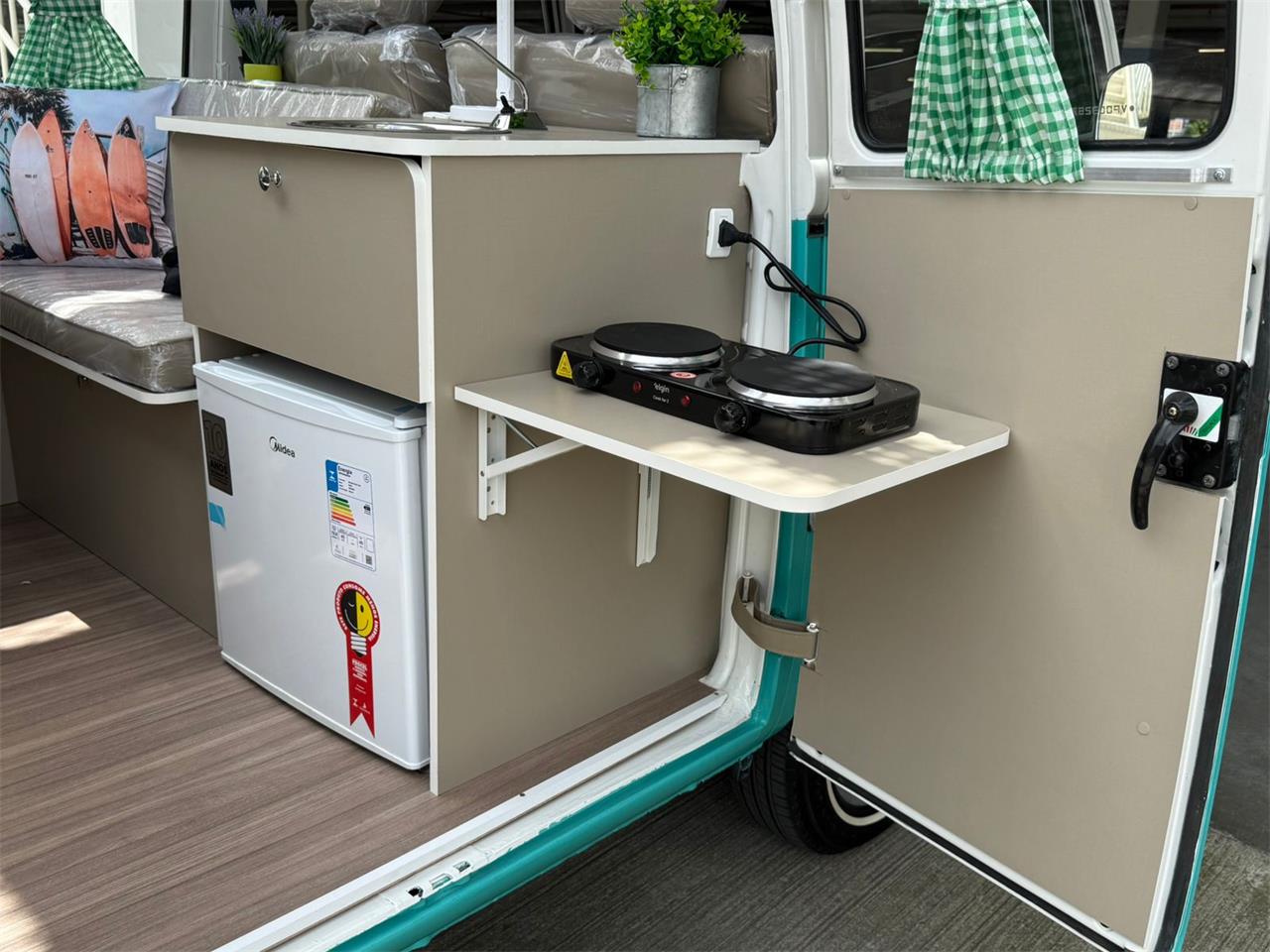Volkswagen-Camper-1993-GreenWhite-Brown-5