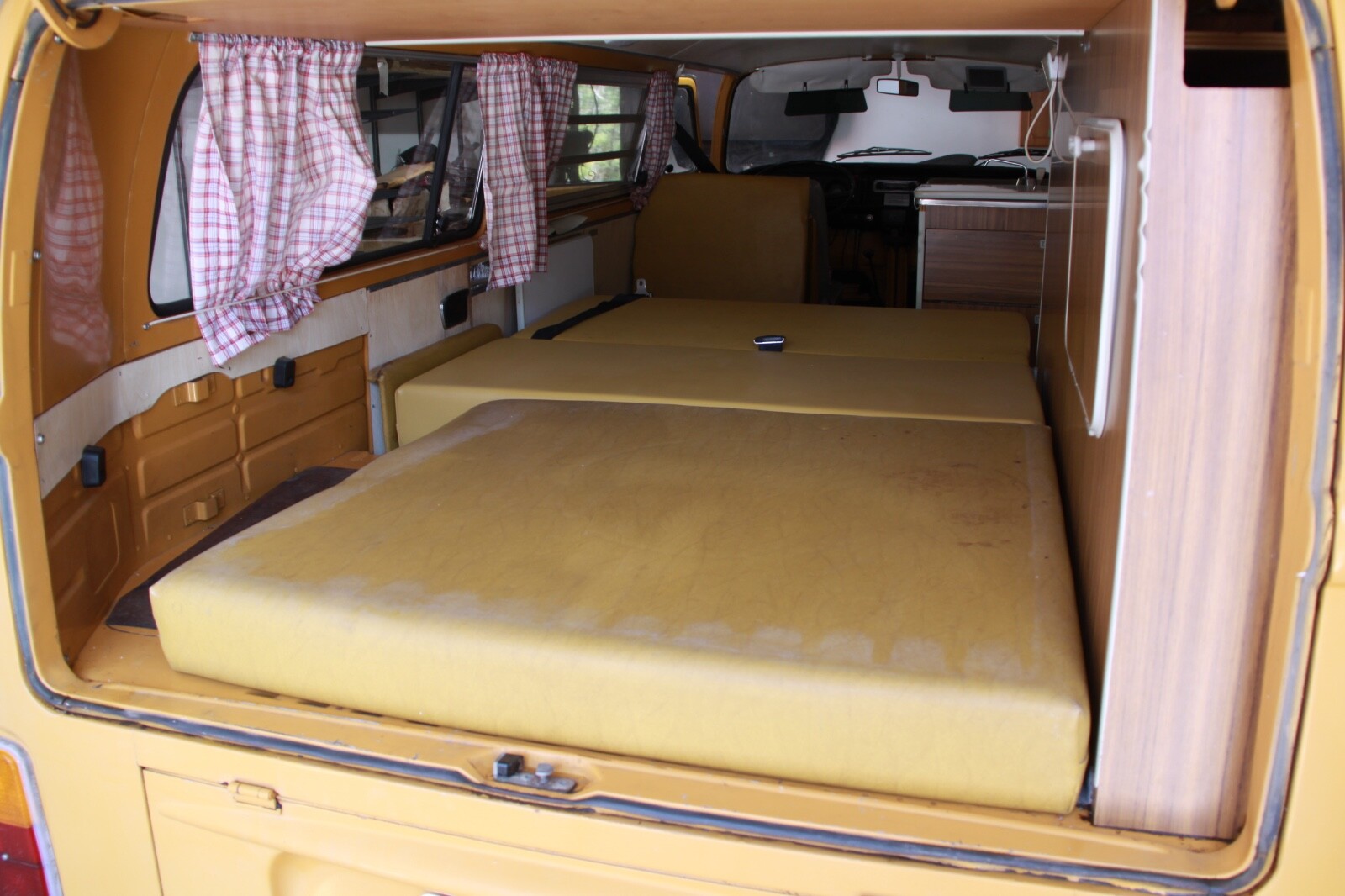 Volkswagen-Campmobile-1972-13