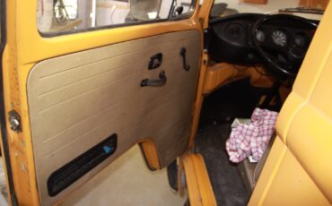 Volkswagen-Campmobile-1972-5