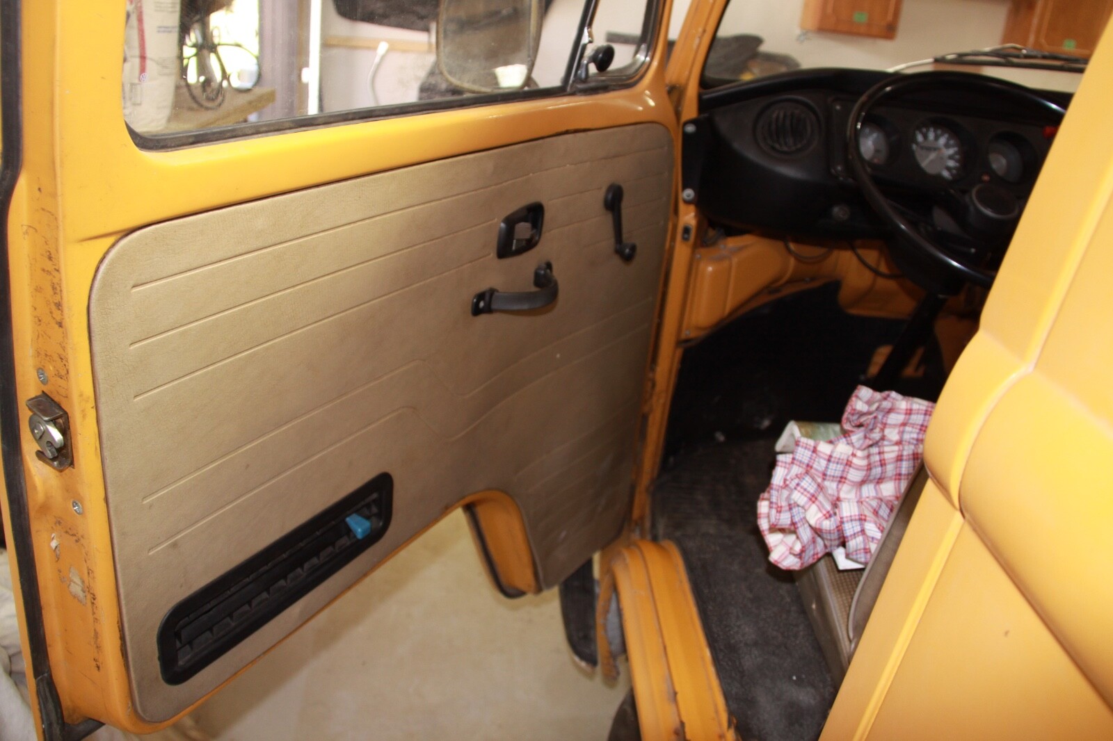 Volkswagen-Campmobile-1972-5