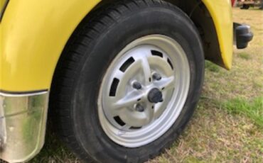 Volkswagen-Convertible-1979-Yellow-Tan-12