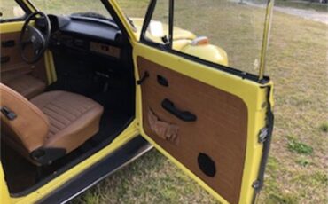 Volkswagen-Convertible-1979-Yellow-Tan-20