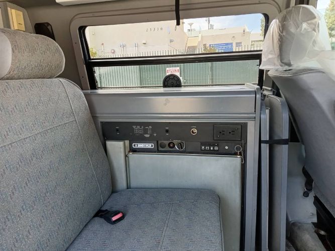 Volkswagen-Eurovan-1995-White-3