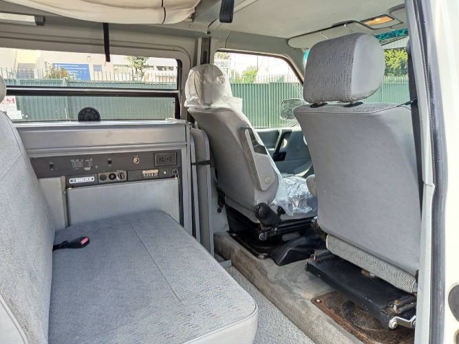 Volkswagen-Eurovan-1995-White-7