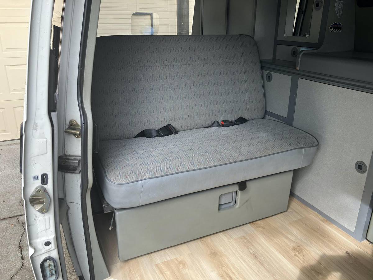 Volkswagen-Eurovan-camper-1995-white-17