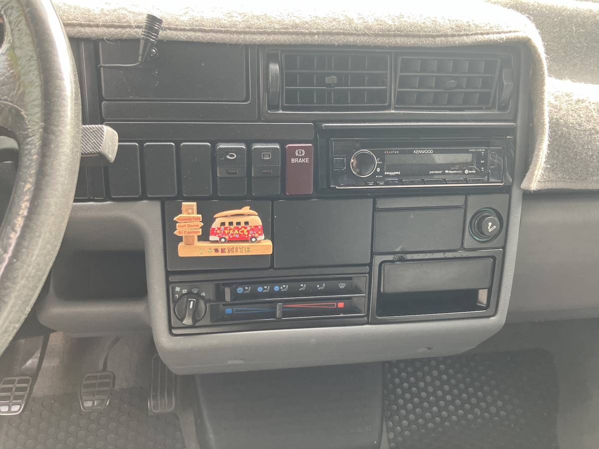 Volkswagen-Eurovan-camper-1995-white-18