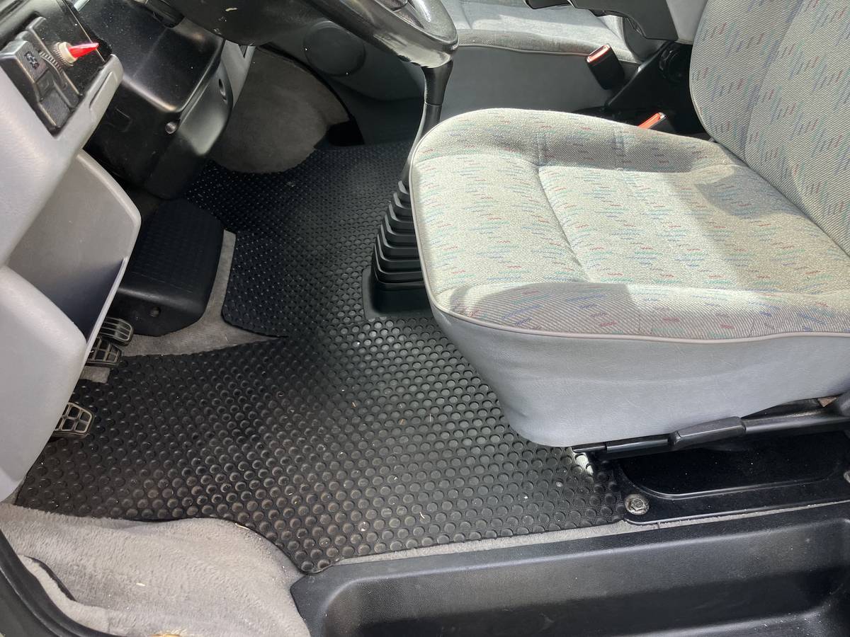 Volkswagen-Eurovan-camper-1995-white-8